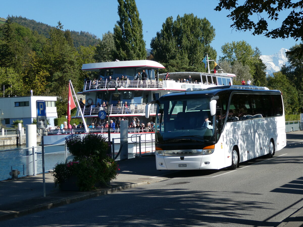 (255'546) - Zeltner, Neuendorf - SO 77'812 - Setra am 25. September 2023 bei der Schifflndte Thun