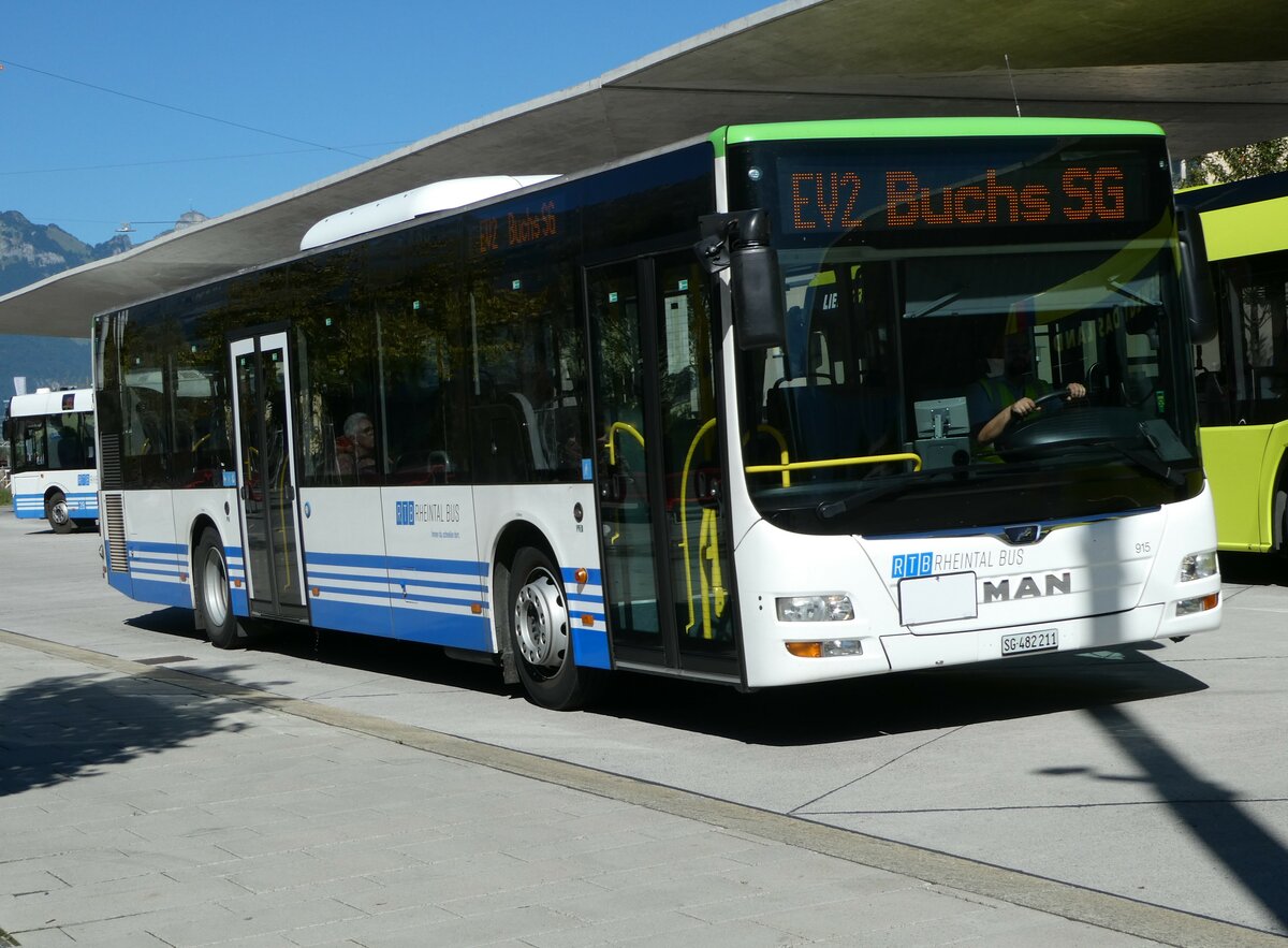 (255'609) - RTB Altsttten - Nr. 915/SG 482'211 - MAN (ex PostBus/A BD 15'345) am 26. September 2023 beim Bahnhof Buchs