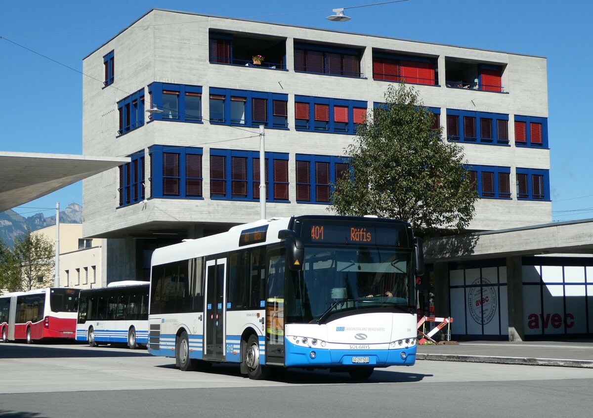 (255'614) - BSW Sargans - Nr. 319/SG 297'503 - Solaris am 26. September 2023 beim Bahnhof Buchs