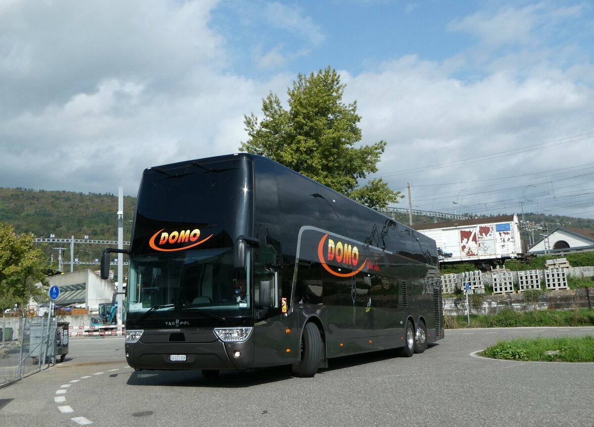 (255'717) - Domo, Glattbrugg - SG 221'026 - Van Hool am 30. September 2023 in Biel, Car Terminal