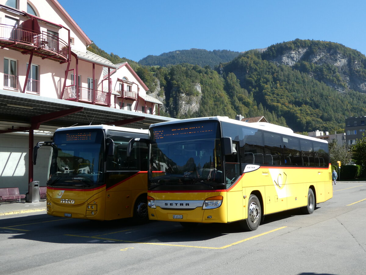 (255'813) - PostAuto Bern - BE 401'263/PID 4504 - Setra (ex AVG Meiringen Nr. 63) am 2. Oktober 2023 in Meiringen, Postautostation