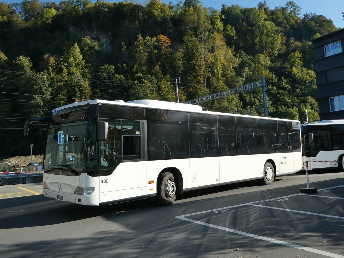 (256'138) - Intertours, Domdidier - Nr. 482/FR 300'482 - Mercedes (ex PostAuto Bern Nr. 9/PID 4560; ex Klopfstein, Laupen Nr. 9) am 16. Oktober 2023 beim Bahnhof Giswil