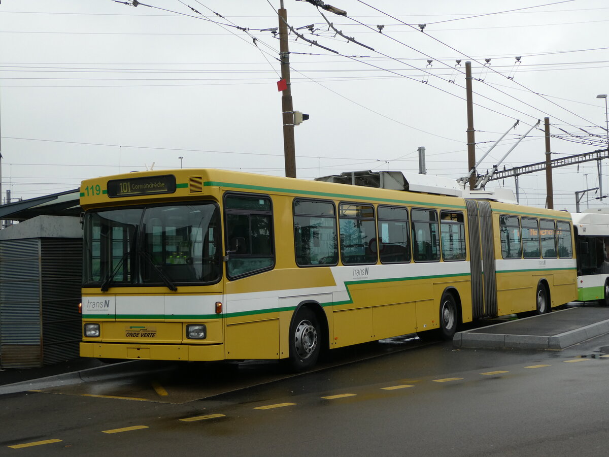 (256'194) - transN, La Chaux-de-Fonds - Nr. 119 - NAW/Hess Gelenktrolleybus (ex TN Neuchtel Nr. 119) am 19. Oktober 2023 beim Bahnhof Marin-pagnier