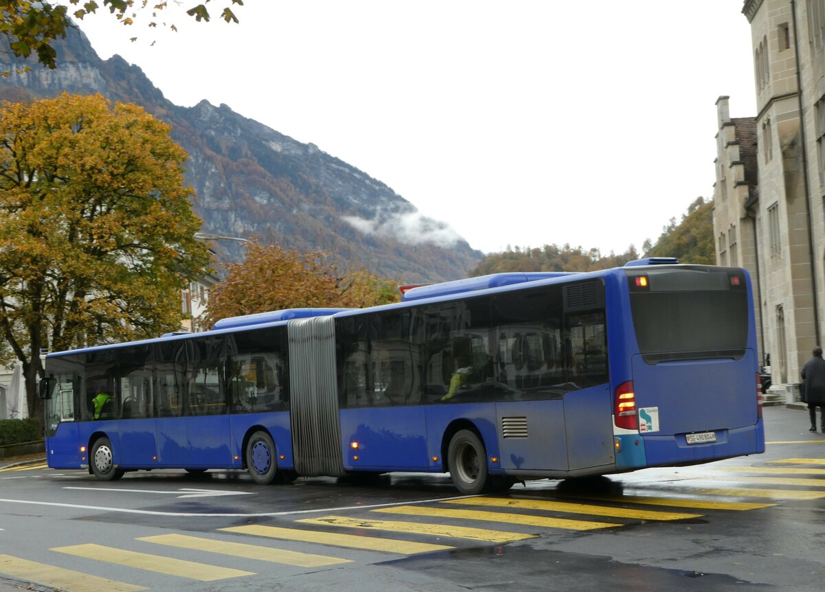 (256'582) - Domo, Glattbrugg - Nr. 9/SG 490'804 - Mercedes (VBZ Zrich Nr. 189; ex VZO Grningen Nr. 112) am 31. Oktober 2023 beim Bahnhof Glarus