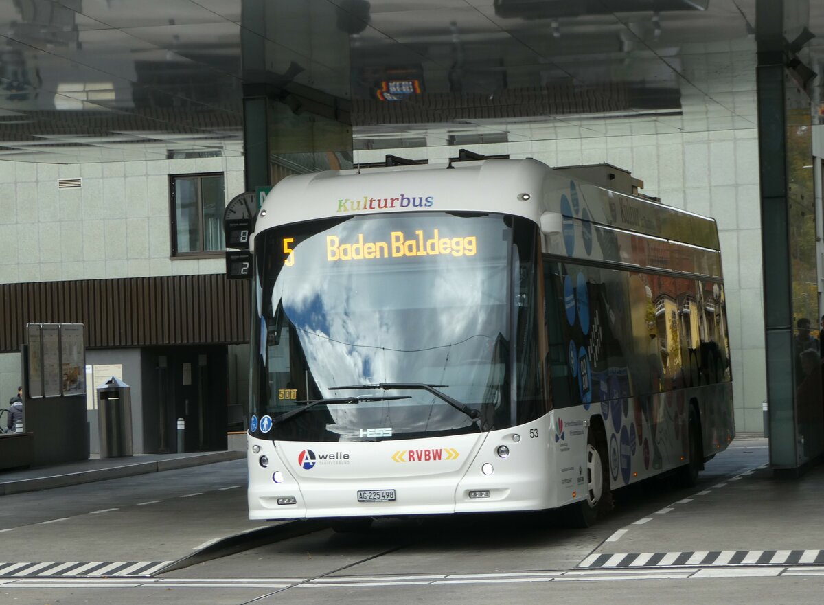 (256'745) - RVBW Wettingen - Nr. 53/AG 225'498 - Hess am 6. November 2023 beim Bahnhof Baden