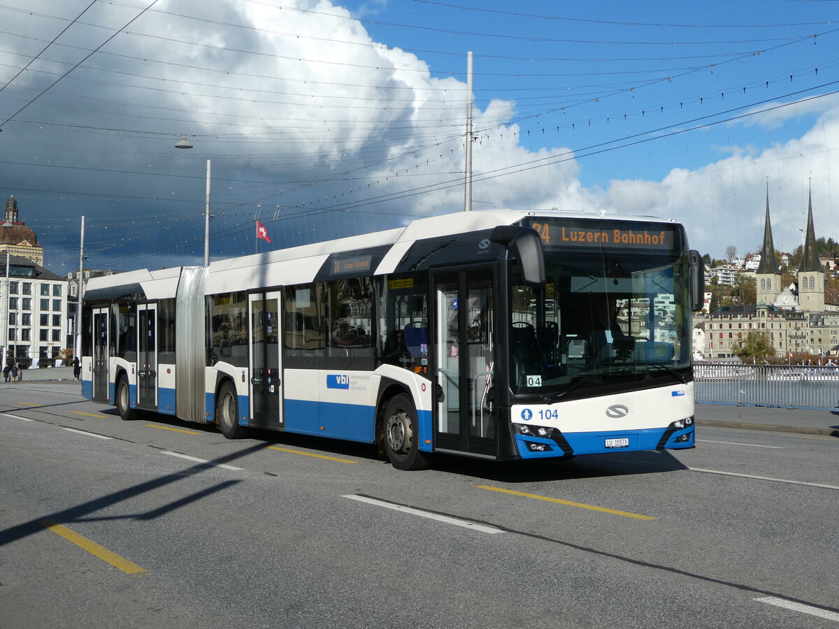 (256'875) - VBL Luzern - Nr. 104/LU 15'573 - Solaris am 10. November 2023 in Luzern, Bahnhofbrcke