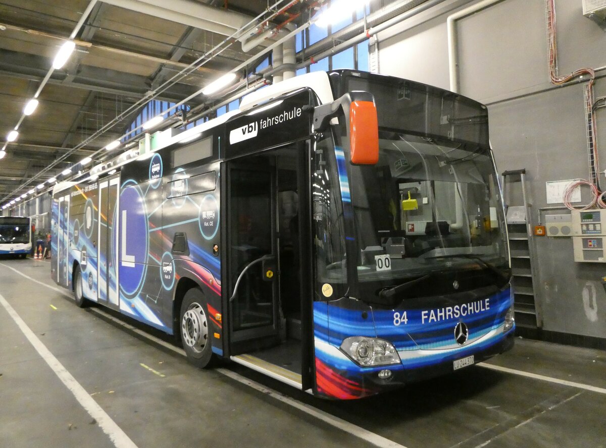 (256'913) - VBL Luzern - Nr. 84/LU 244'370 - Mercedes am 10. November 2023 in Luzern, Depot