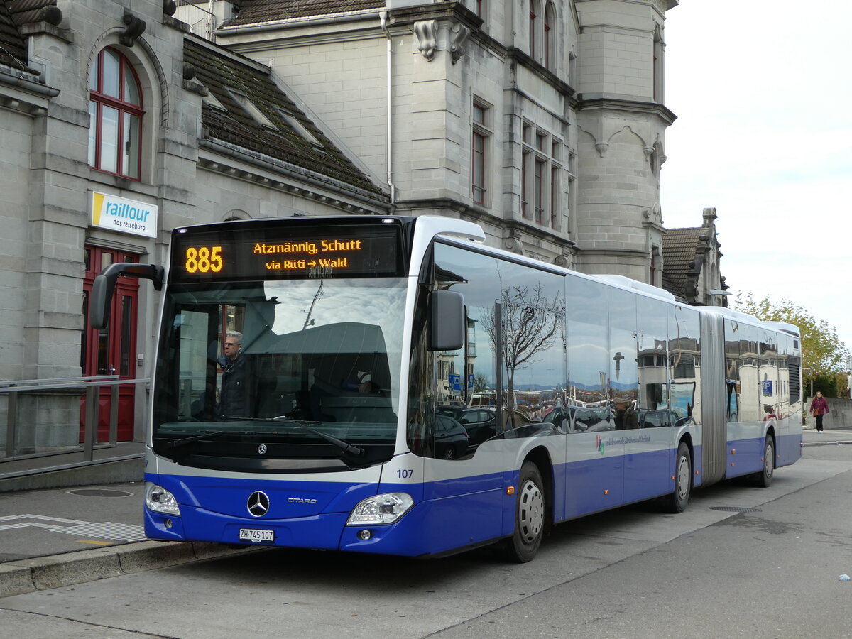 (257'058) - VZO Grningen - Nr. 107/ZH 745'107 - Mercedes am 18. November 2023 beim Bahnhof Rapperswil