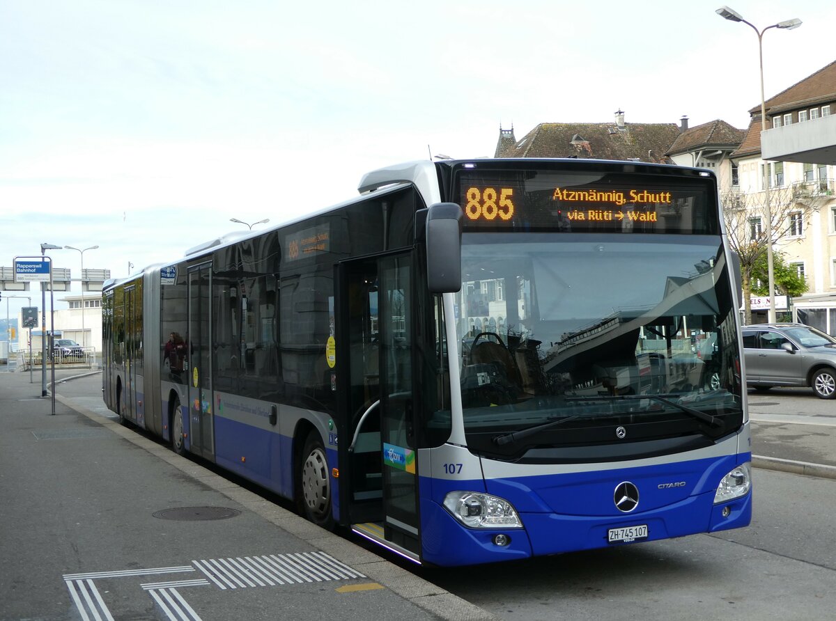 (257'059) - VZO Grningen - Nr. 107/ZH 745'107 - Mercedes am 18. November 2023 beim Bahnhof Rapperswil