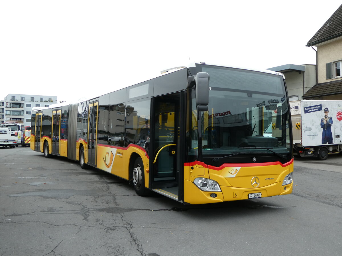 (257'107) - PostAuto Ostschweiz - SZ 44'040/PID 11'699 - Mercedes am 18. November 2023 in Schmerikon, Thomann