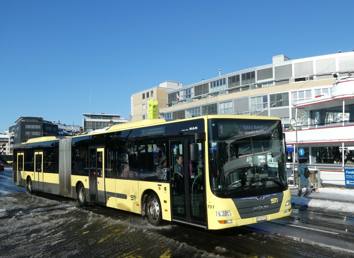 (257'394) - STI Thun - Nr. 701/BE 849'701 - MAN am 3. Dezember 2023 beim Bahnhof Thun