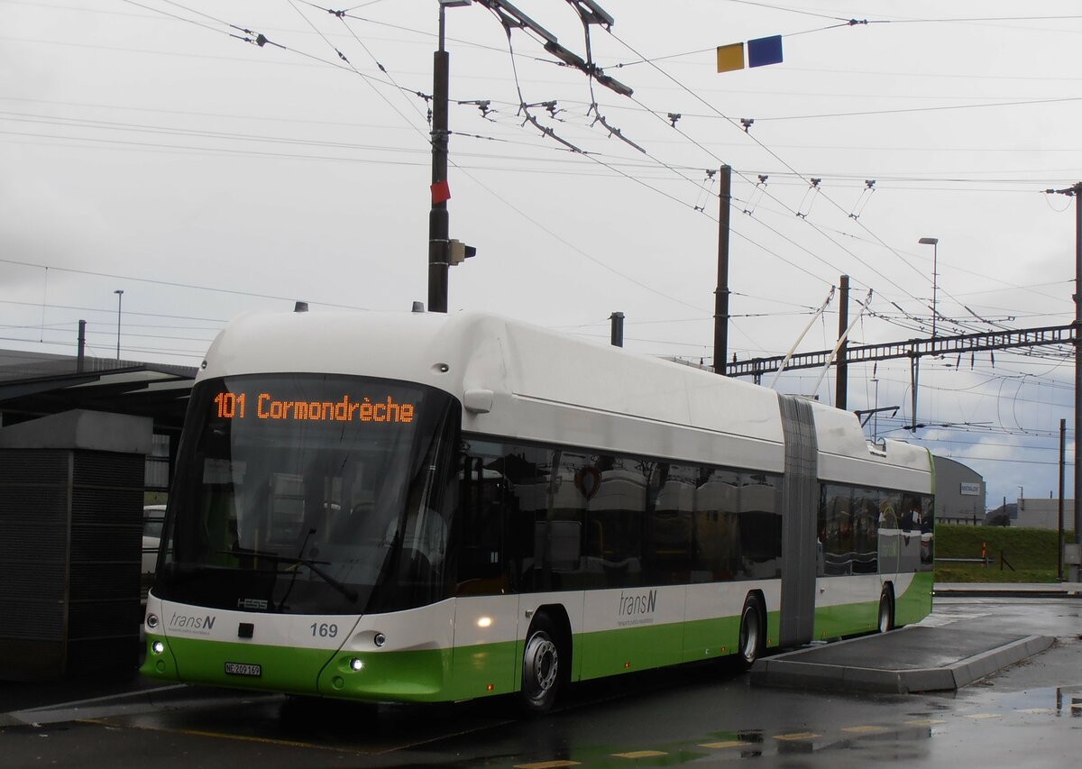 (257'539) - transN, La Chaux-de-Fonds - Nr. 169/NE 209'169 - Hess/Hess Gelenktrolleybus am 11. Dezember 2023 beim Bahnhof Marin-pagnier