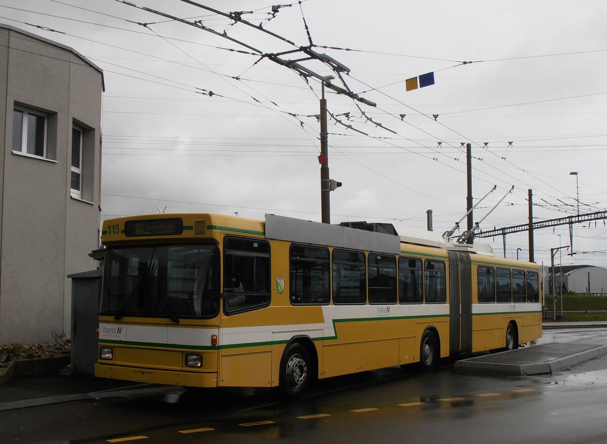 (257'549) - transN, La Chaux-de-Fonds - Nr. 115 - NAW/Hess Gelenktrolleybus (ex TN Neuchtel Nr. 115) am 11. Dezember 2023 beim Bahnhof Marin-pagnier