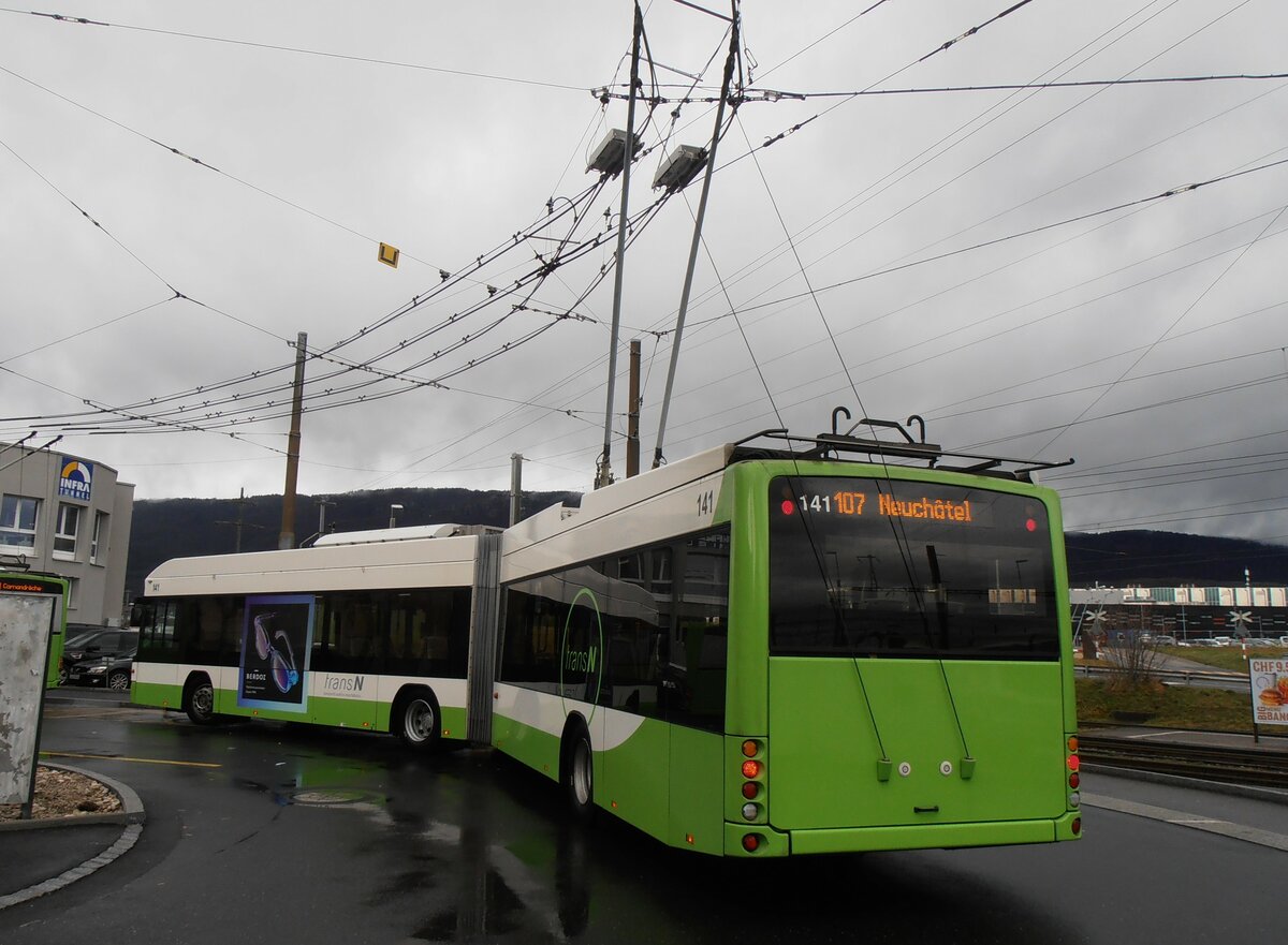 (257'553) - transN, La Chaux-de-Fonds - Nr. 141 - Hess/Hess Gelenktrolleybus (ex TN Neuchtel Nr. 141) am 11. Dezember 2023 beim Bahnhof Marin-pagnier