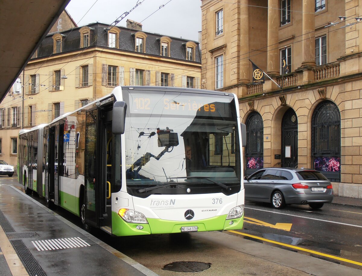 (257'579) - transN, La Chaux-de-Fonds - Nr. 376/NE 146'376 - Mercedes am 11. Dezember 2023 in Neuchtel, Place Pury