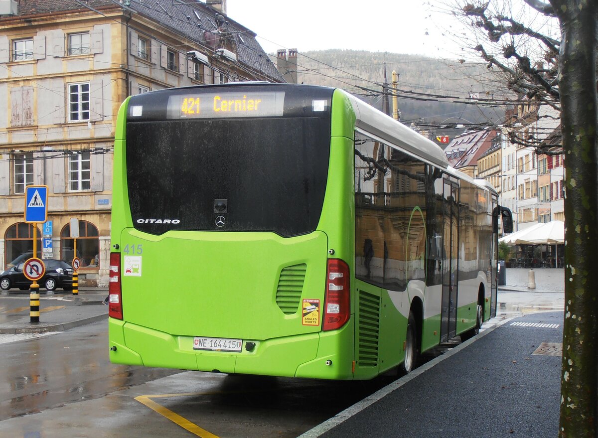 (257'590) - transN, La Chaux-de-Fonds - Nr. 415/NE 164'415 - Mercedes am 11. Dezember 2023 in Neuchtel, Place Pury