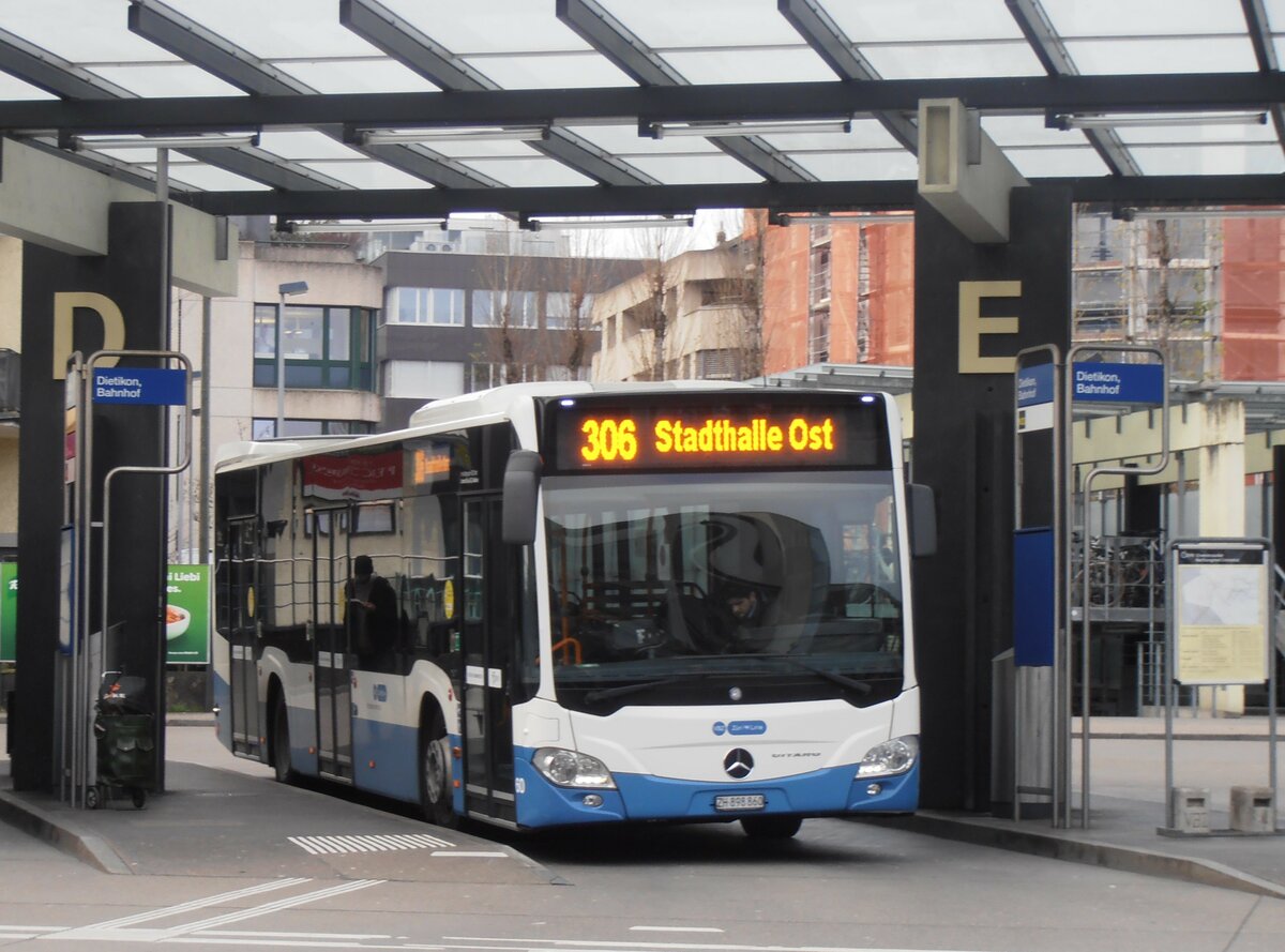 (257'716) - Limmat Bus, Dietikon - Nr. 60/ZH 898'860 - Mercedes am 19. Dezember 2023 beim Bahnhof Dietikon