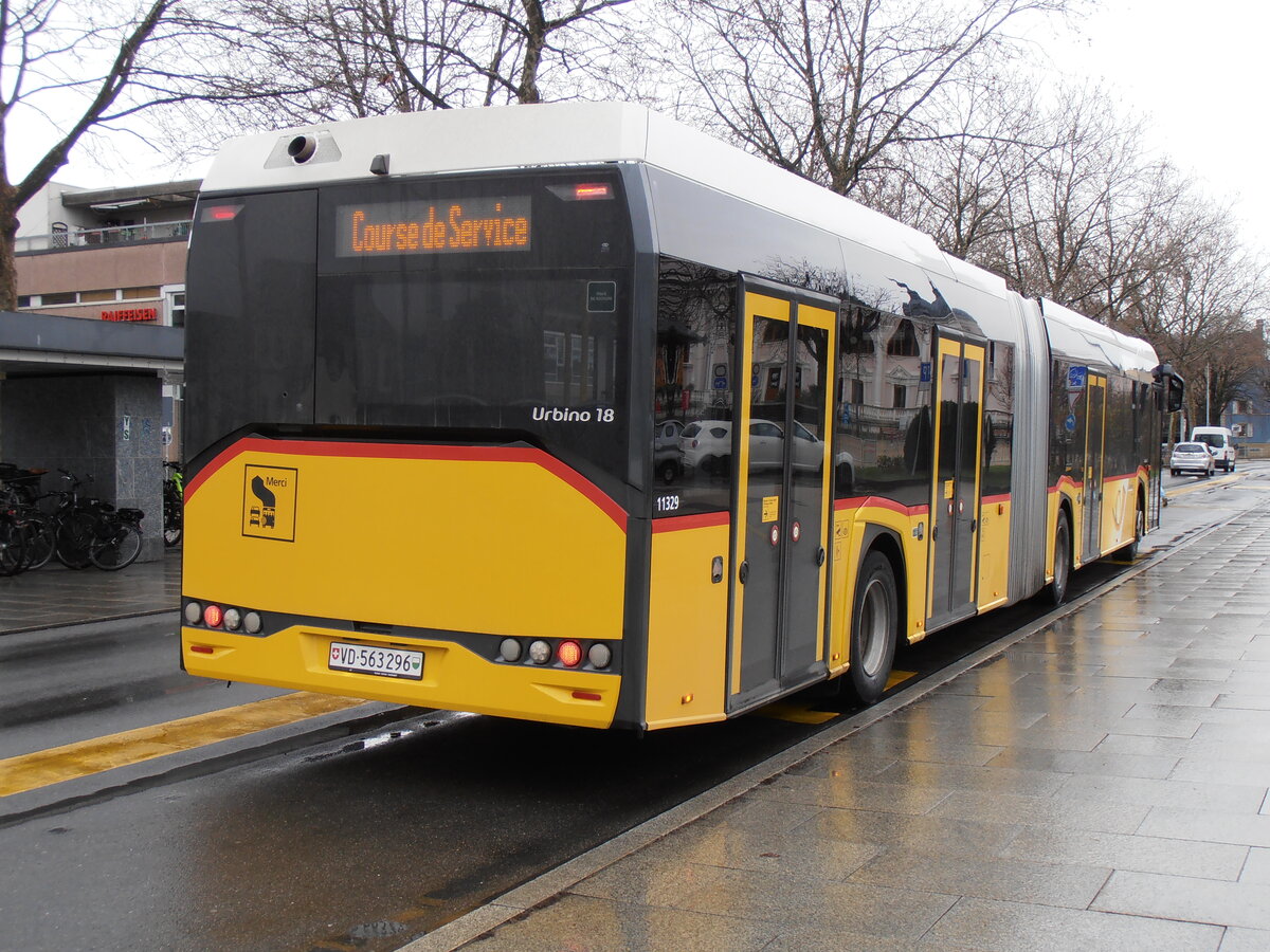 (257'790) - CarPostal Ouest - VD 563'296/PID 11'329 - Solaris am 21. Dezember 2023 beim Bahnhof Yverdon