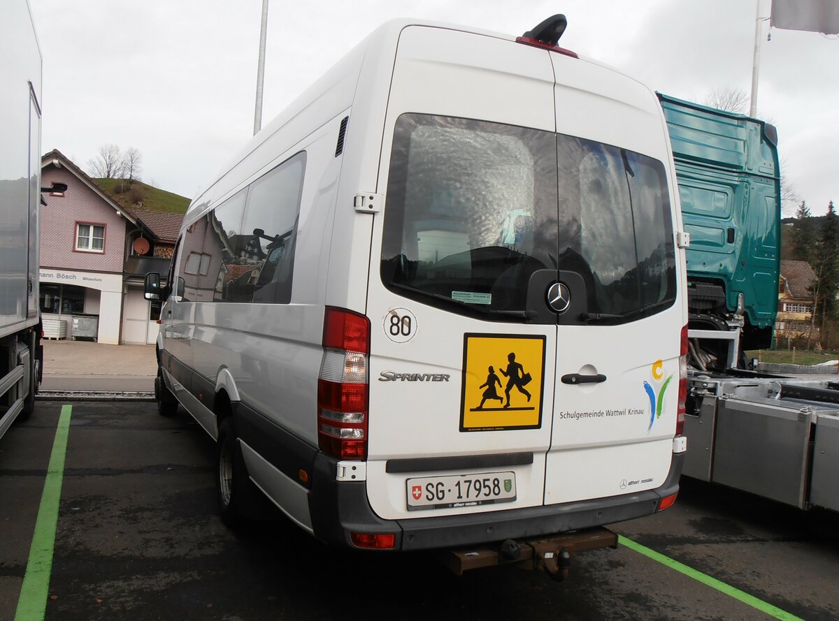 (257'860) - Schulgemeinde Wattwil-Krinau, Wattwil - SG 17'958 - Mercedes am 23. Dezember 2023 in Nesslau, Altherr