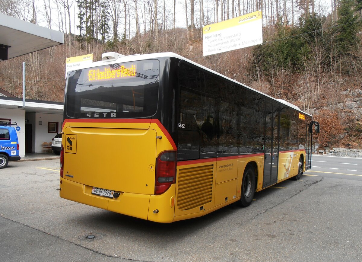 (257'945) - Flck, Brienz - Nr. 8/BE 643'926/PID 5682 - Setra am 28. Dezember 2023 auf dem Brnigpass