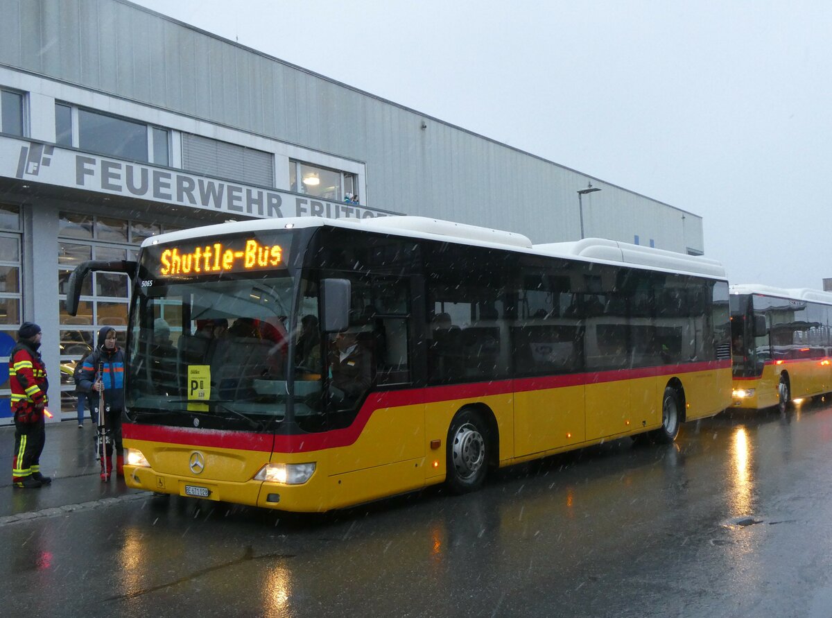 (258'185) - Engeloch, Riggisberg - Nr. 14/BE 671'028/PID 5065 - Mercedes am 6. Januar 2024 beim Bahnhof Frutigen