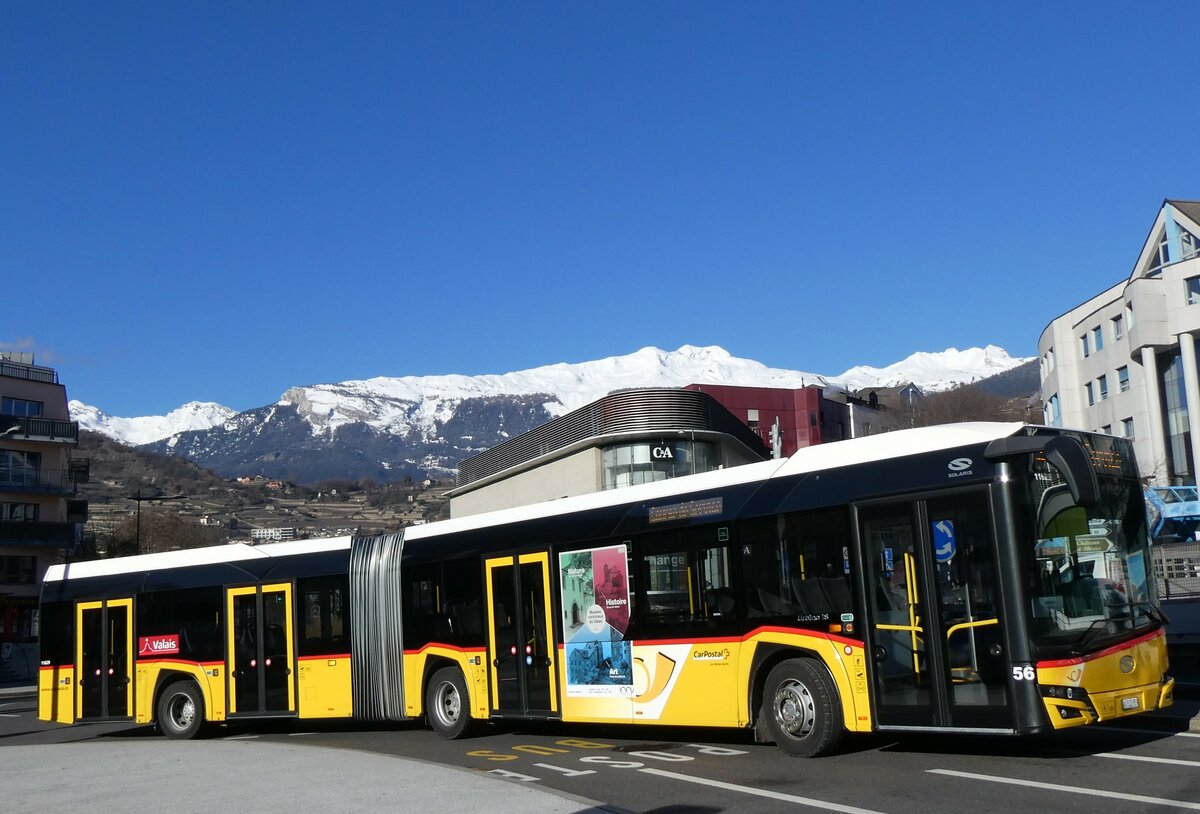 (258'595) - PostAuto Wallis - Nr. 56/VS 522'959/PID 11'629 - Solaris am 11. Januar 2024 beim Bahnhof Sion