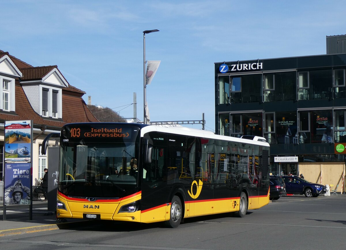 (258'989) - PostAuto Bern - BE 653'386/PID 12'065 - MAN am 29. Januar 2024 beim Bahnhof Interlaken Ost