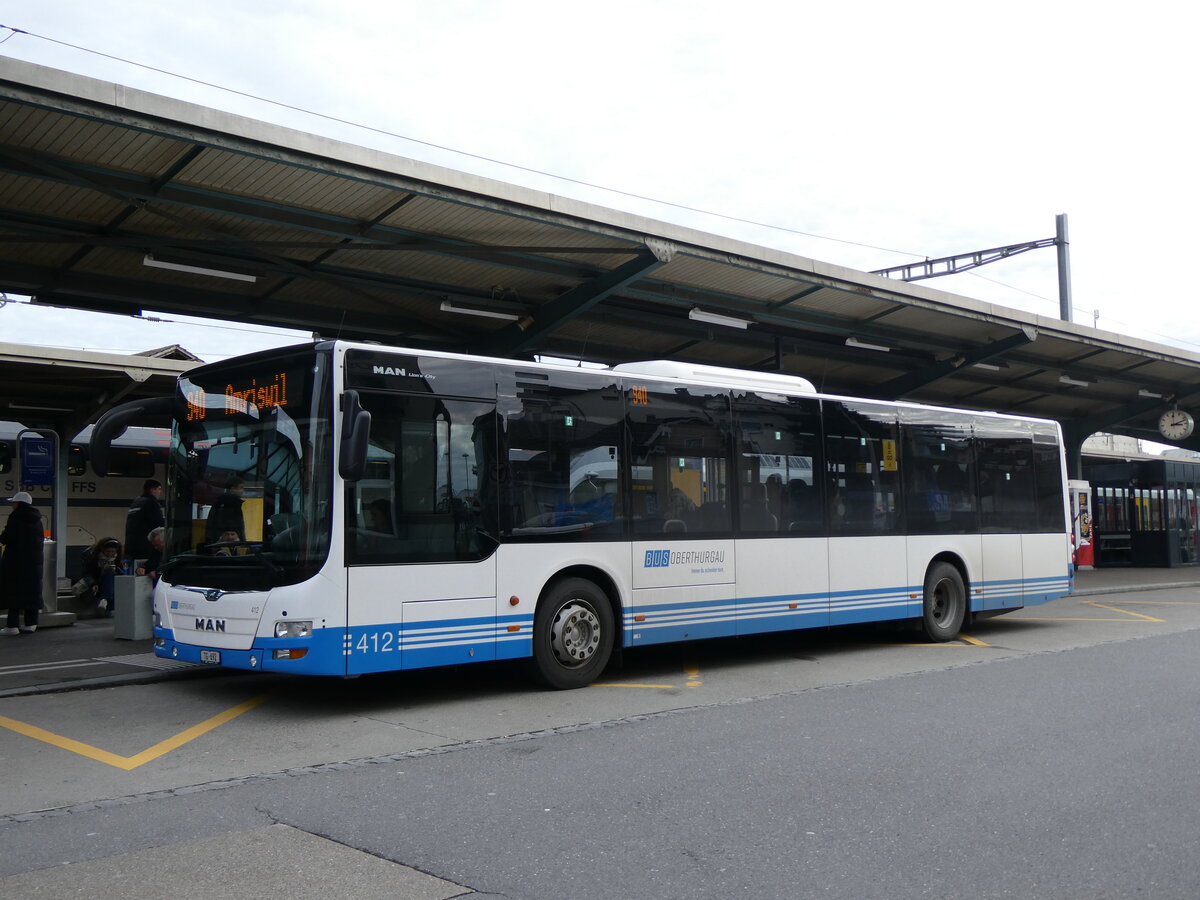 (259'060) - BOTG Amriswil - Nr. 412/TG 692 - MAN am 2. Februar 2024 beim Bahnhof Romanshorn