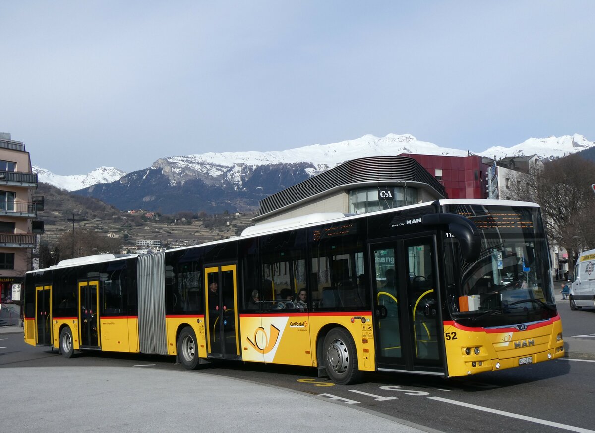 (259'345) - PostAuto Wallis - Nr. 52/VS 358'319/PID 11'211 - MAN (ex TMR Martigny Nr. 142) am 16. Februar 2024 beim Bahnhof Sion