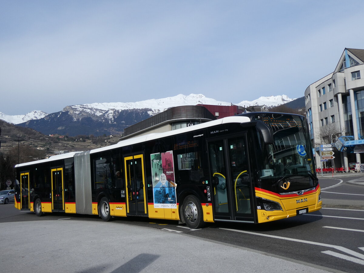 (259'348) - PostAuto Wallis - Nr. 85/VS 548'725/PID 11'888 - MAN am 16. Februar 2024 beim Bahnhof Sion