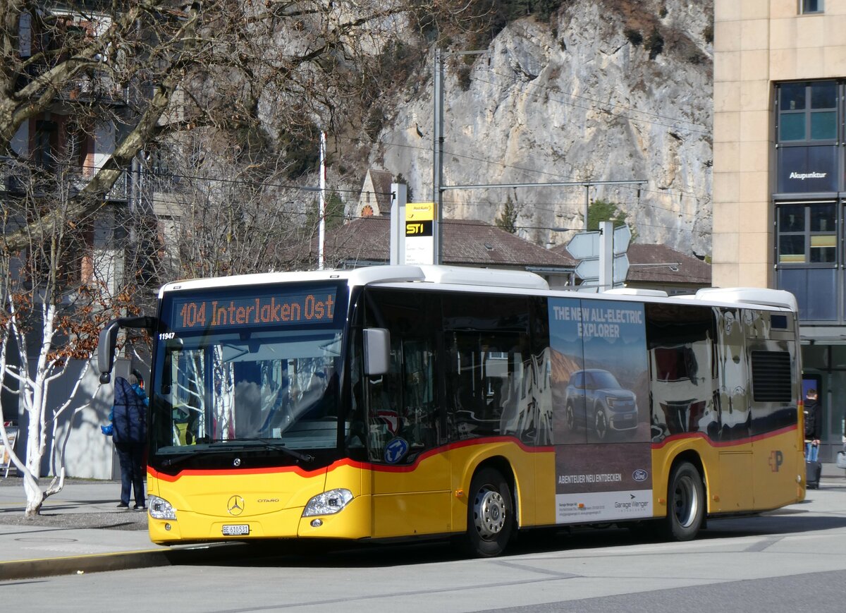 (259'490) - PostAuto Bern - BE 610'531/PID 11'947 - Mercedes am 20. Februar 2024 beim Bahnhof Interlaken West