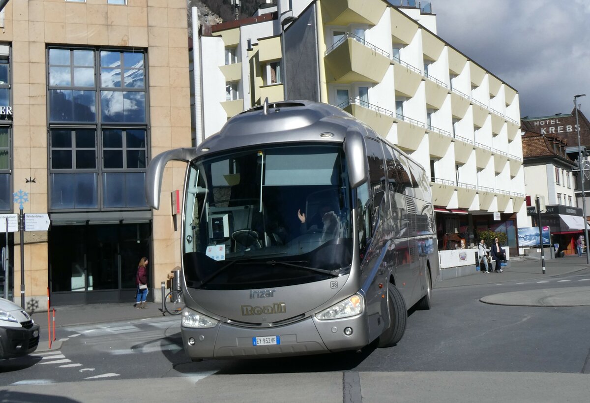 (259'496) - Aus Italien: Reali, Alatri - Nr. 38/EY-952 VF - Scania/Irizar am 20. Februar 2024 beim Bahnhof Interlaken West