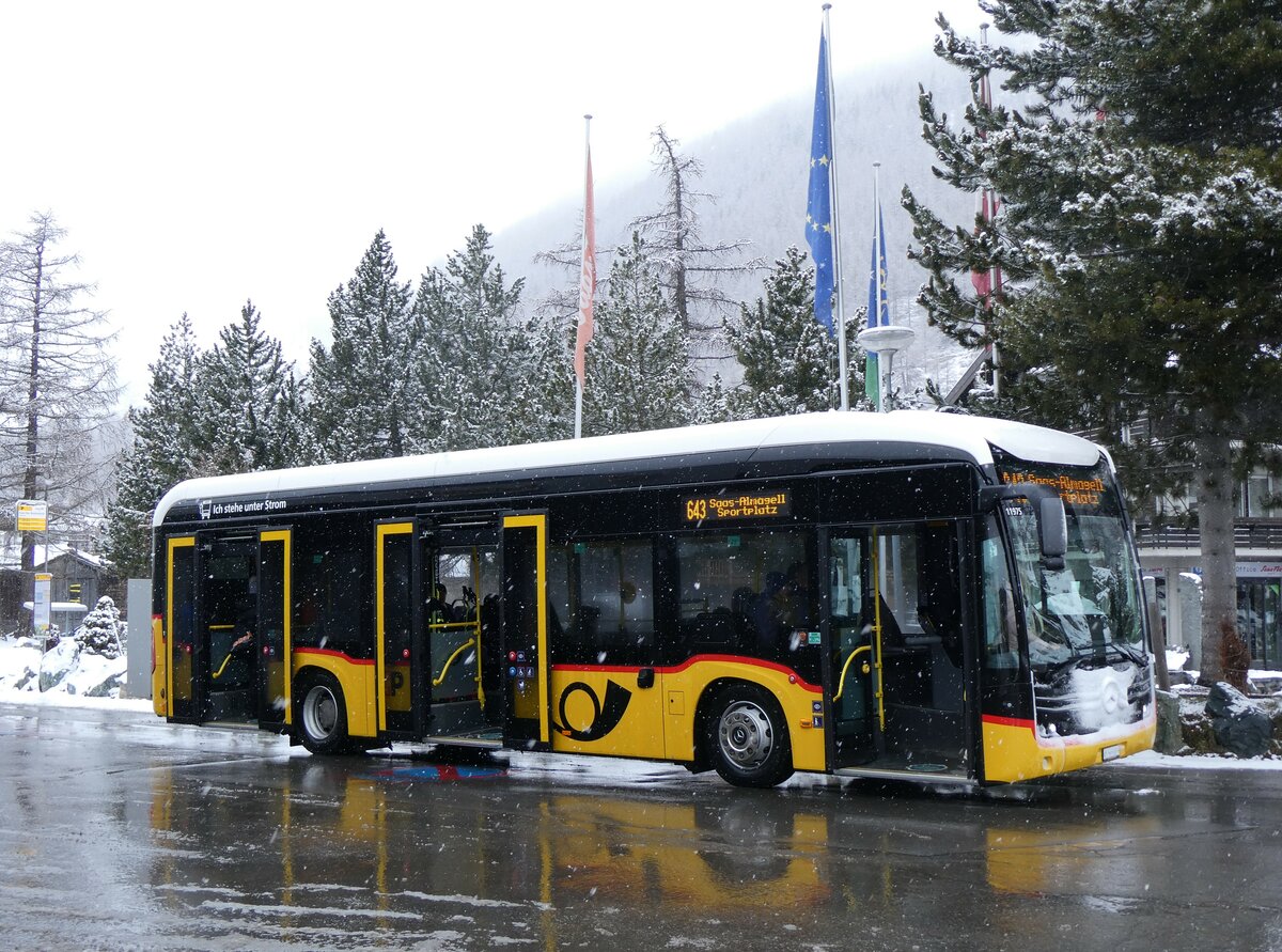 (259'720) - PostAuto Wallis - VS 565'809/PID 11'975 - eMercedes am 27. Februar 2024 in Saas-Fee, Busterminal