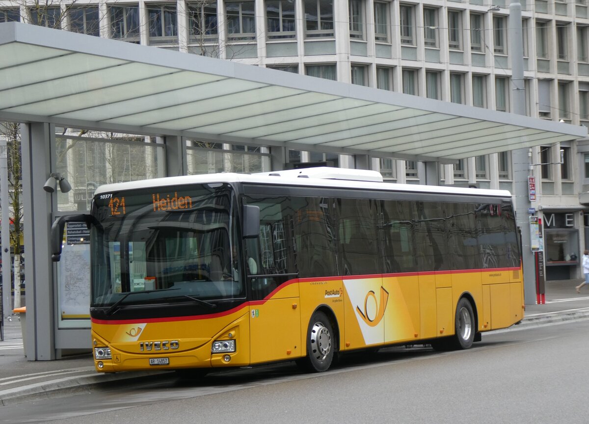 (260'925) - PostAuto Ostschweiz - AR 14'857/PID 10'371 - Iveco am 1. April 2024 beim Bahnhof St. Gallen