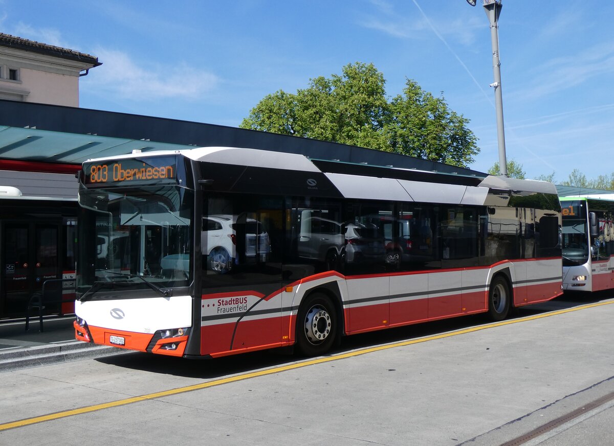 (261'212) - StadtBUS, Frauenfeld - Nr. 702/TG 237'002 - Solaris am 12. April 2024 beim Bahnhof Frauenfeld