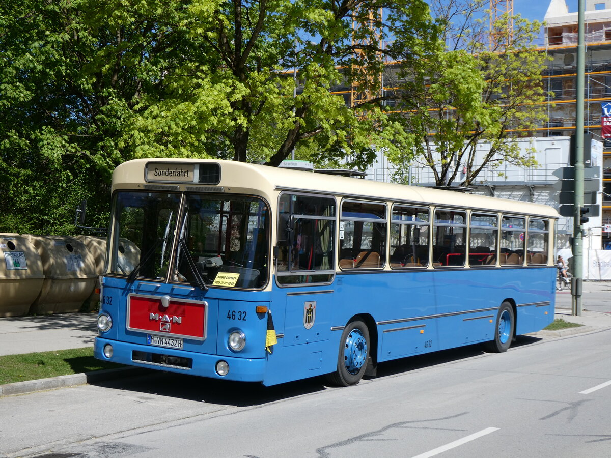 (261'243) - MVG Mnchen (OCM) - Nr. 4632/M-YN 4432H - MAN am 13. April 2024 in Mnchen, Marktplatz