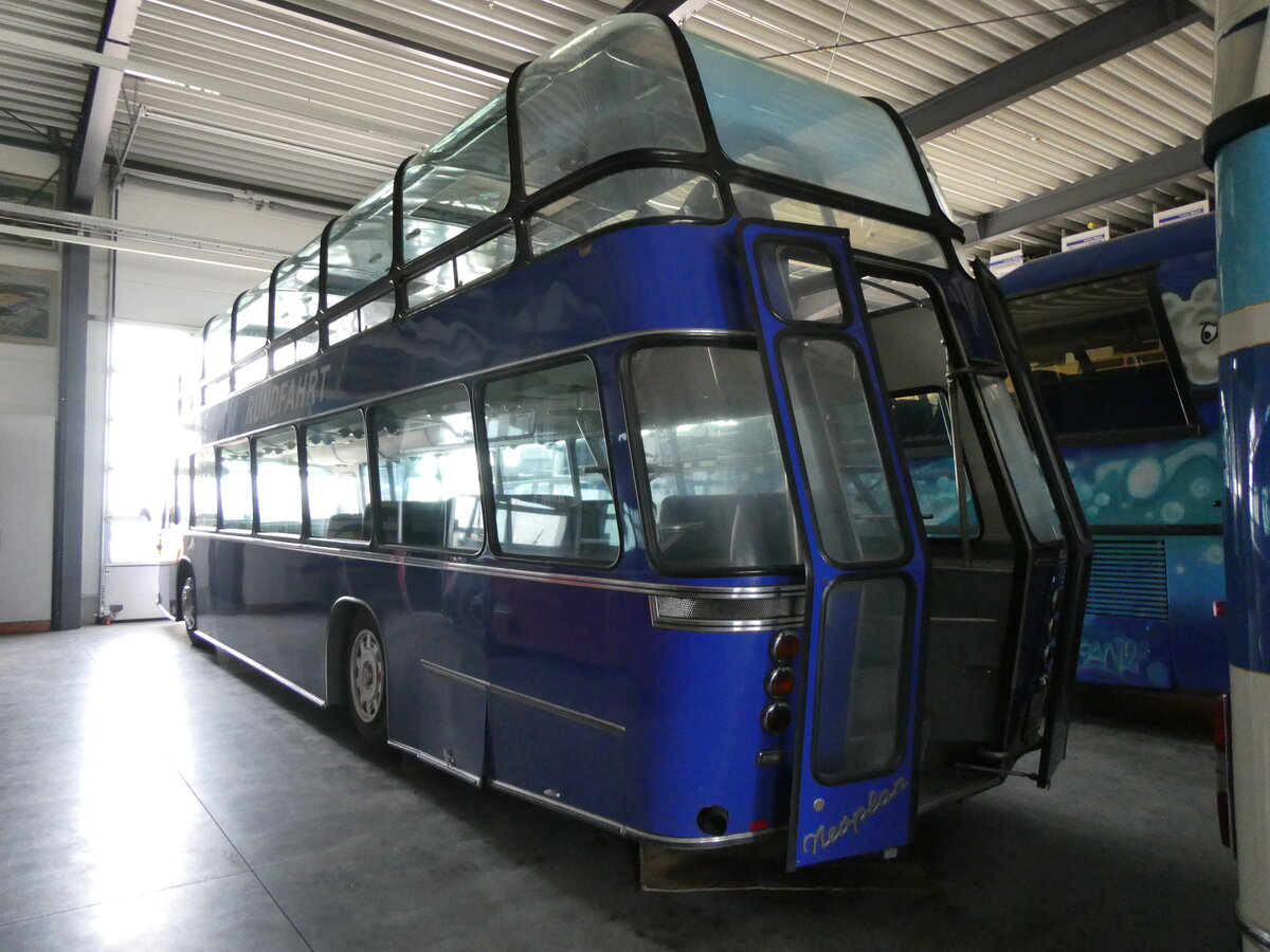 (261'378) - Berolina, Berlin (Auwrter) - DGF-AU 65H - Neoplan am 14. April 2024 in Pilsting, Auwrter Automobil-Park