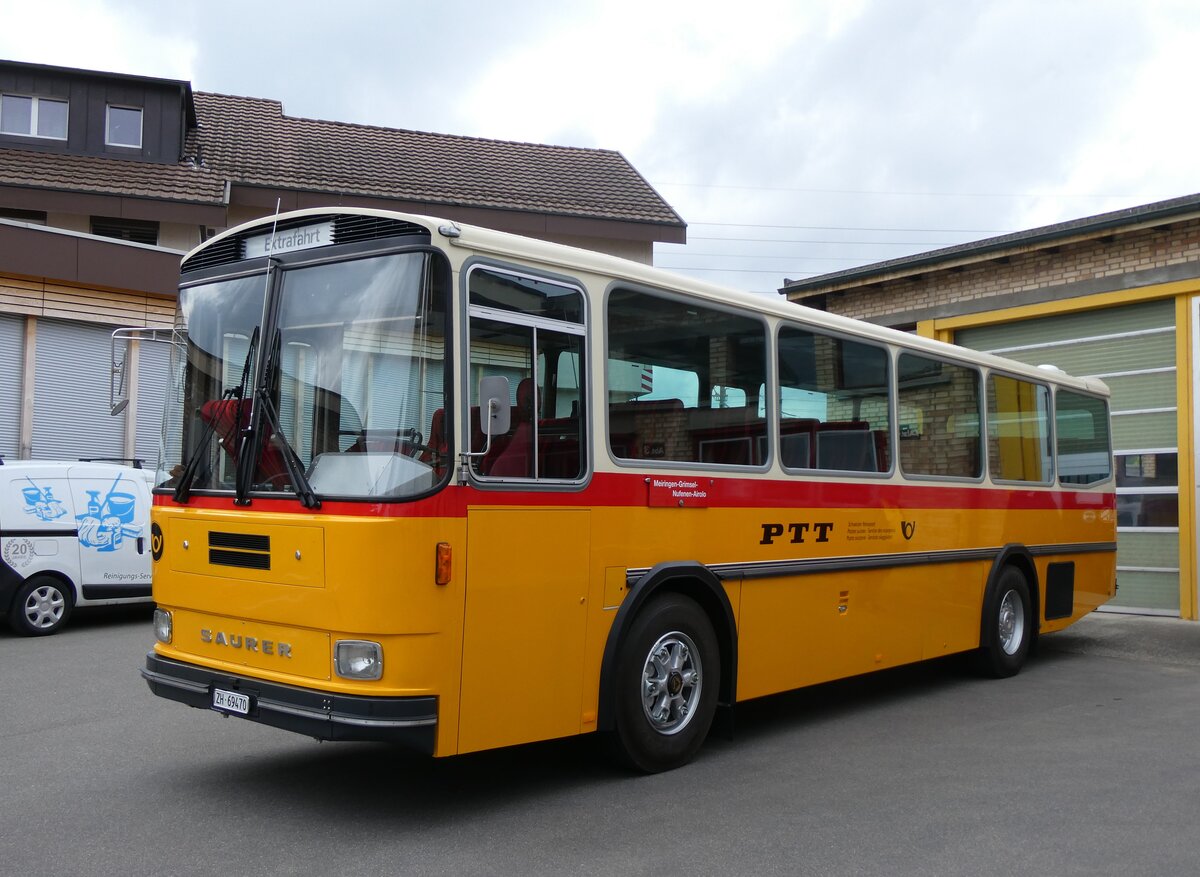 (261'922) - Oldtimer Garage, Hri - ZH 69'470 - Saurer/R&J (ex Breu, Berneck; ex Matt, FL-Mauren Nr. 19; ex P 24'356) am 4. Mai 2024 in Attikon, Wegmller