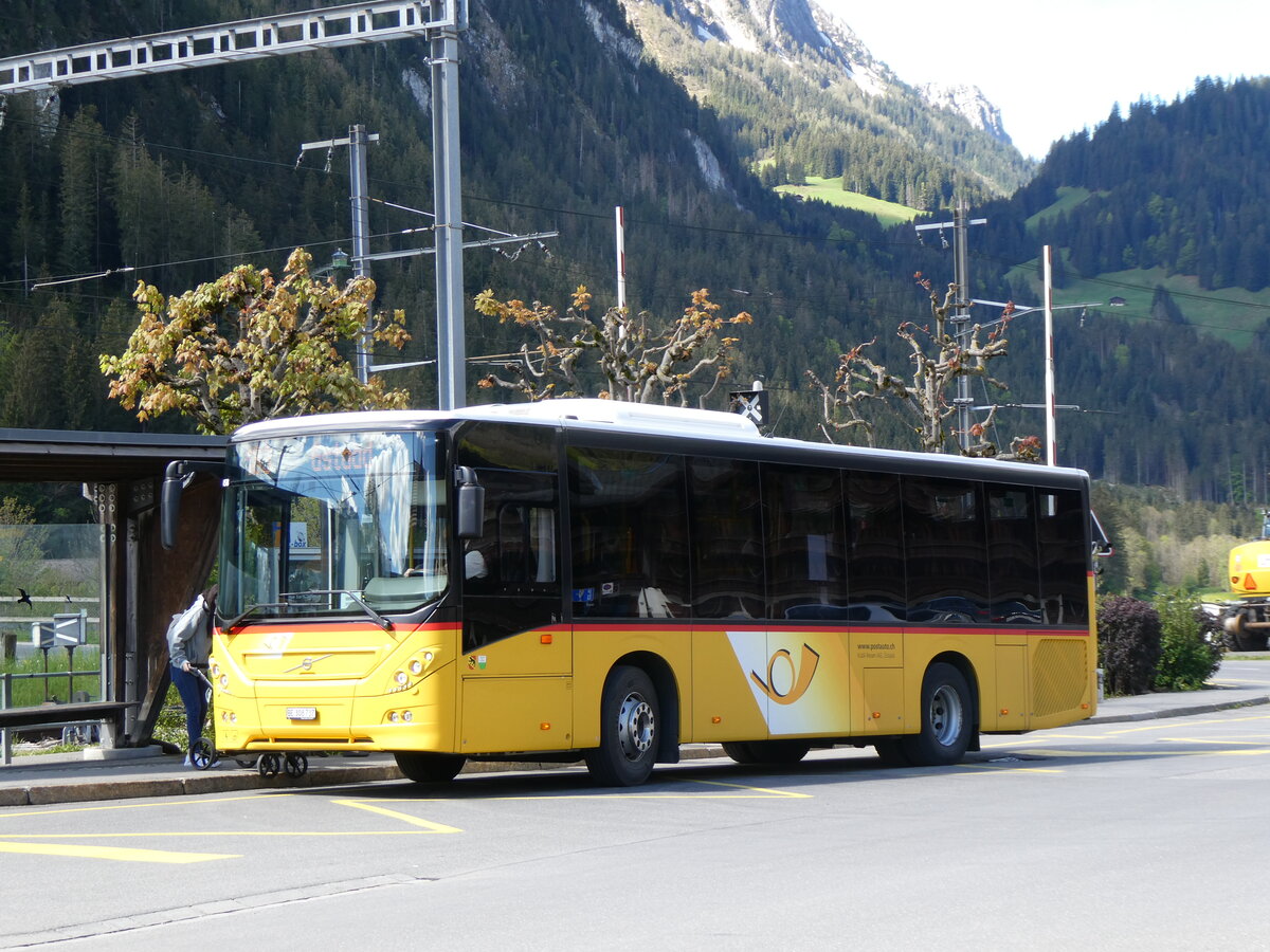 (262'444) - Kbli, Gstaad - BE 308'737/PID 11'458 - Volvo am 17. Mai 2024 beim Bahnhof Saanen