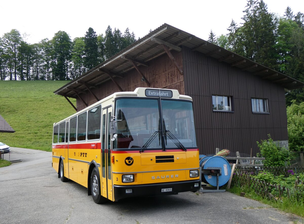 (263'172) - Kolb, Grasswil - Nr. 3/BE 93'915 - Saurer/R&J (ex Schmocker, Stechelberg Nr. 3/PID 2409; ex Schmocker, Stechelberg Nr. 1; ex Gertsch, Stechelberg Nr. 1) am 26. Mai 2024 in Drrenroth, Horn