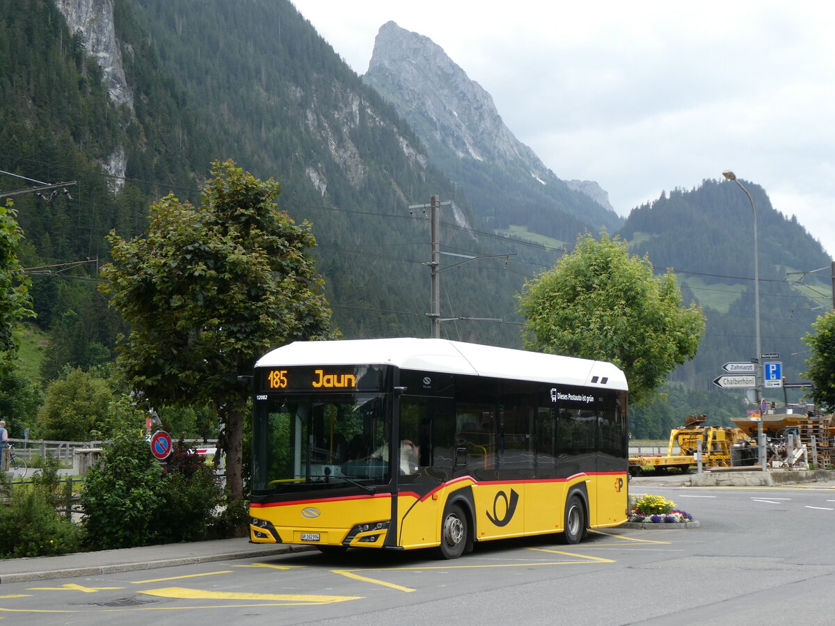 (264'351) - PostAuto Graubnden - GR 162'994/PID 12'082 - eSolaris am 6. Juli 2024 beim Bahnhof Saanen