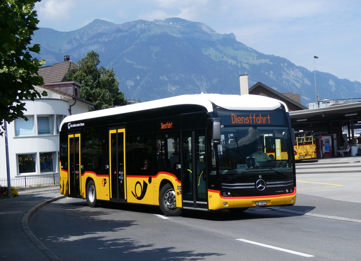 (265'048) - PostAuto Zentralschweiz (Hfliger) - Nr. 537/OW 16'637/PID 12'021 - eMercedes am 27. Juli 2024 beim Bahnhof Sarnen