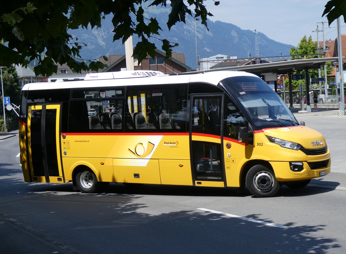 (265'053) - PostAuto Zentralschweiz - Nr. 302/OW 7400/PID 11'111 - Iveco/Rosero (ex Nr. 74; ex HW Kleinbus, Giswil) am 27. Juli 2024 beim Bahnhof Sarnen