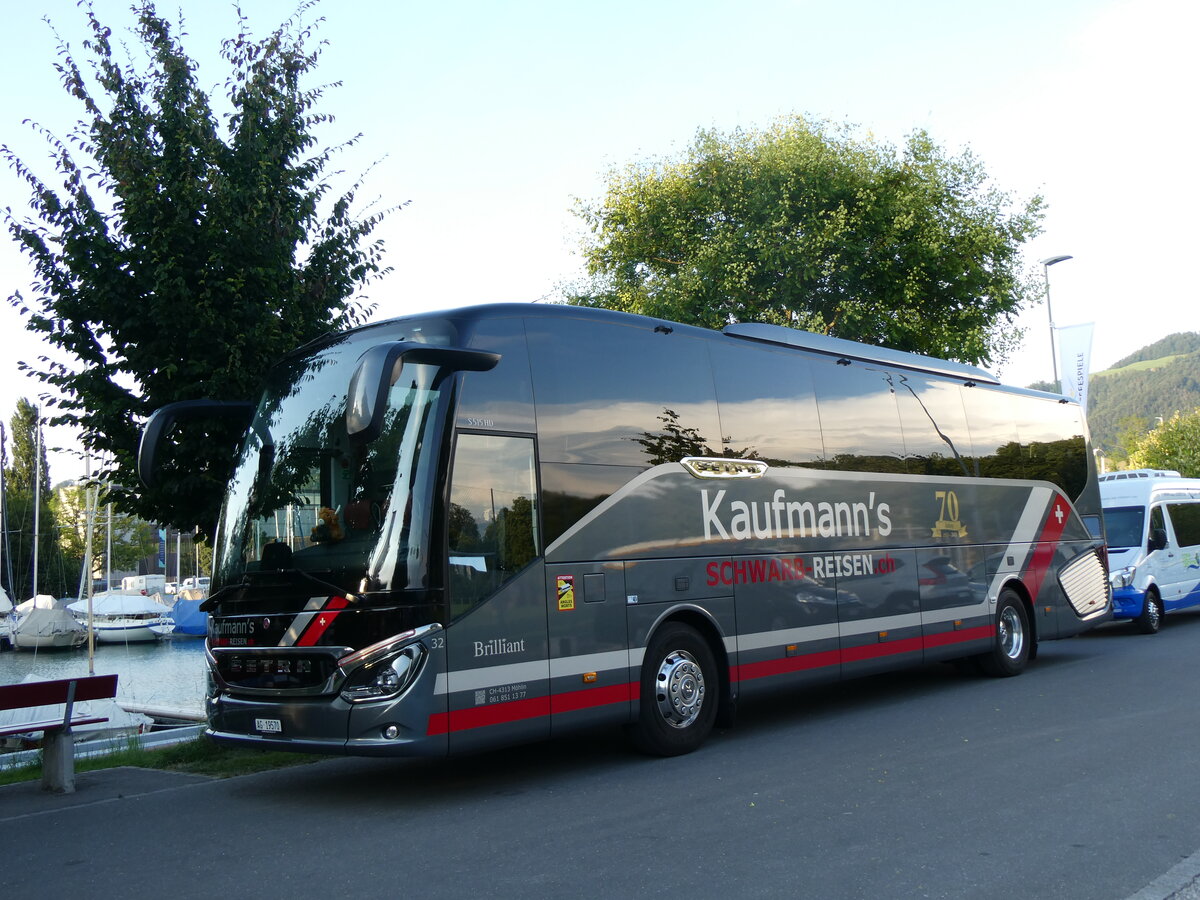 (265'073) - Kaufmann's Schwarb-Reisen, Mhlin - Nr. 32/AG 19'570 - Setra am 27. Juli 2024 in Thun, Strandbad