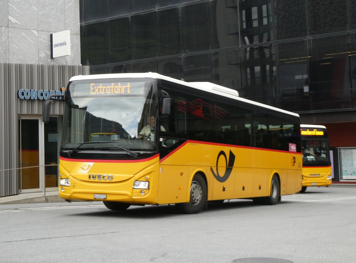 (265'364) - PostAuto Wallis - VS 432'711/PID 10'278 - Iveco am 3. August 2024 beim Bahnhof Visp