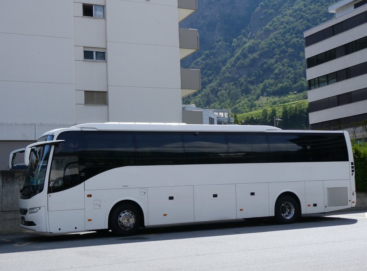 (265'519) - IvanBus, Personico - TI 51'087 - Volvo am 8. August 2024 beim Bahnhof Visp