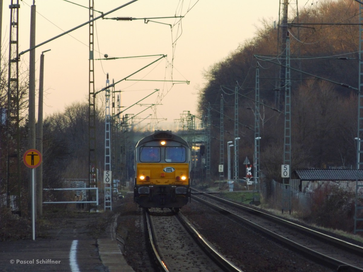 266 106 Lz aus Richtung Friedrichstadt in Dresden-Stetzsch, 30.12.2013.
