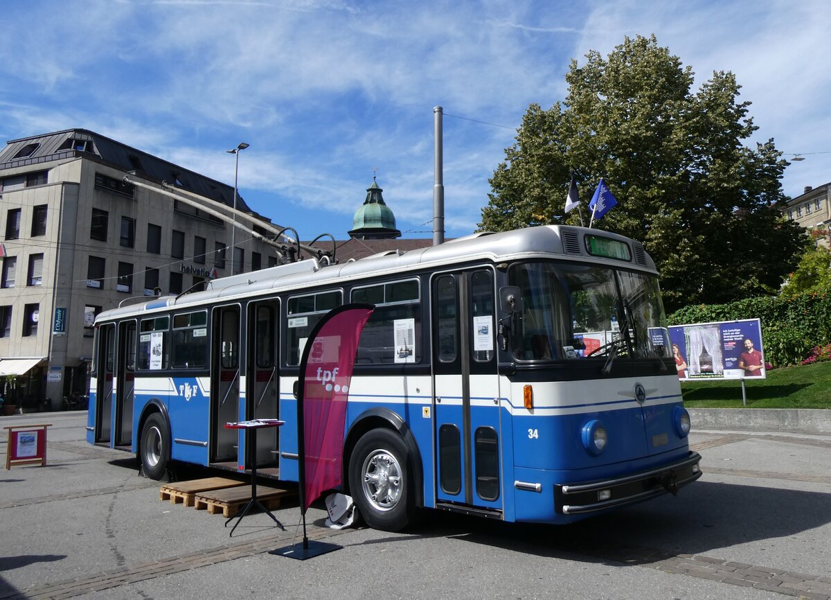 (266'817) - TF Fribourg (CTF) - Nr. 34 - Saurer/Hess Trolleybus (ex TPF Fribourg Nr. 334; ex TF Fribourg Nr. 34) am 7. September 2024 in Fribourg, Place Georges Python