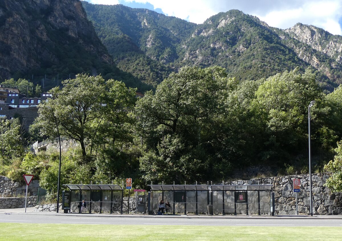 (267'134) - Bus-Haltestelle am 17. September 2024 in Andorra la Vella, Rotonda de la Margineda