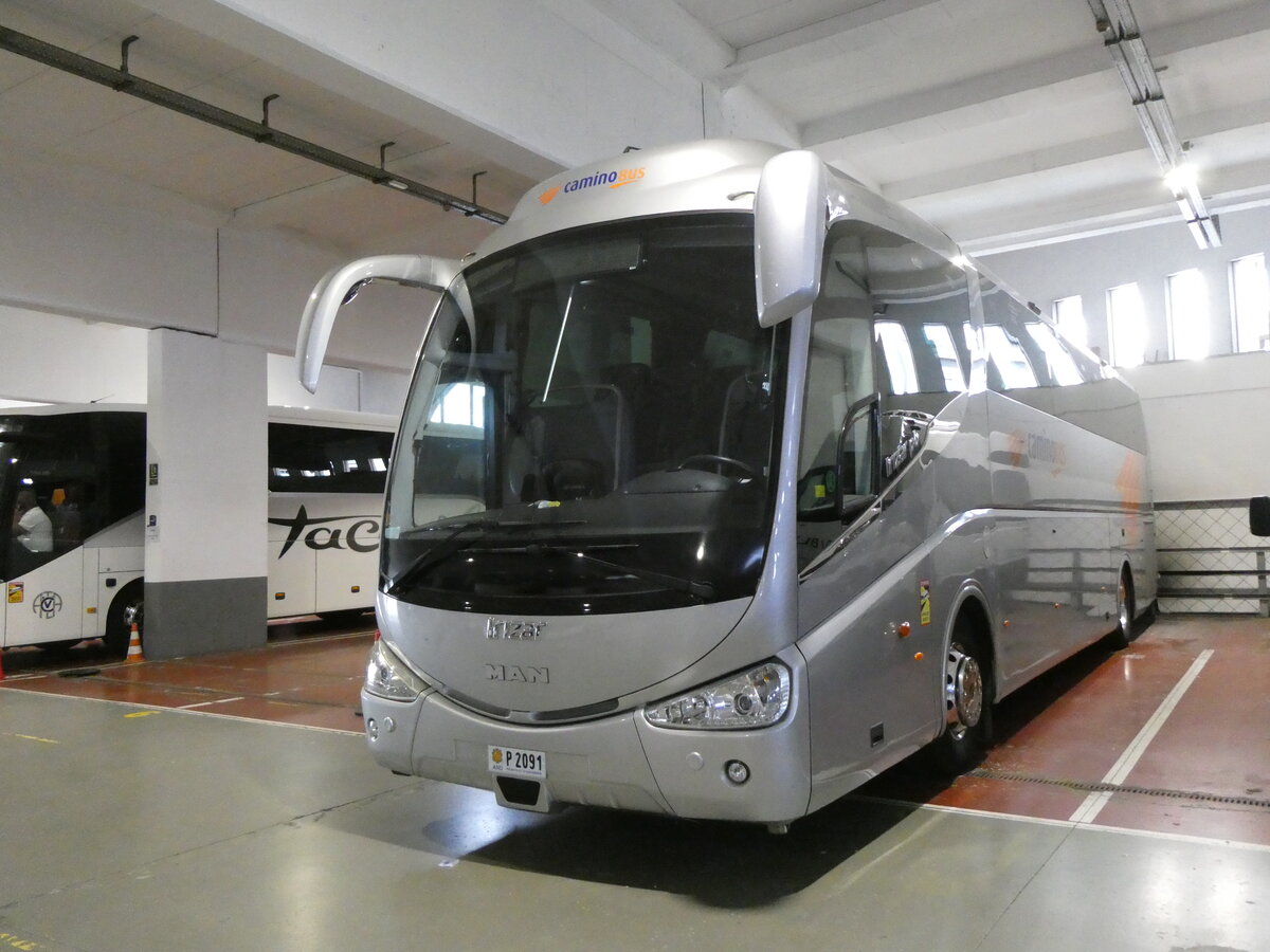 (267'306) - Camino Bus, Escaldes-Engordany - P2091 - MAN/Irizar am 19. September 2024 in Andorra la Vella, Carparkhaus